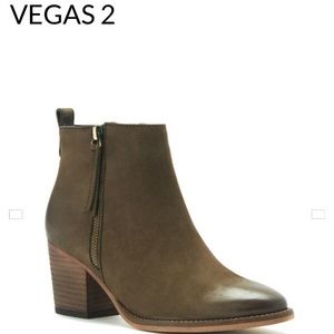 NWOT Blondo Waterproof Booties, 7.5